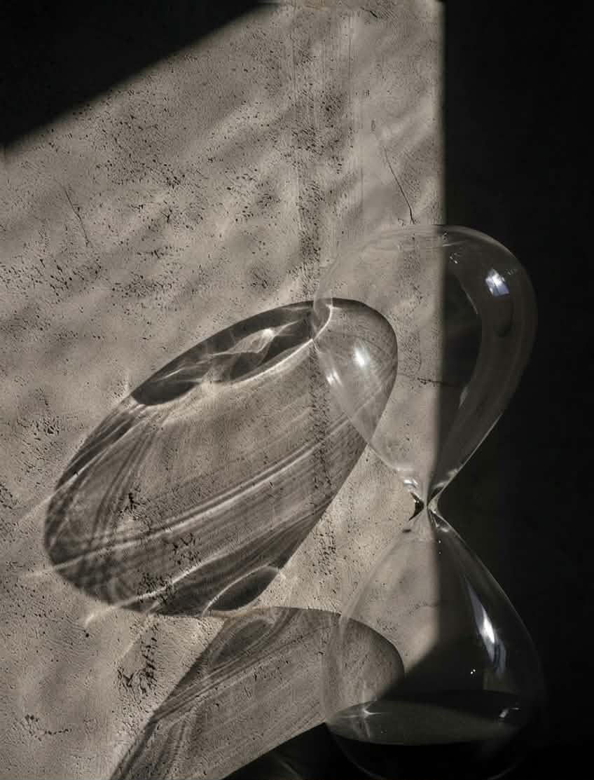 Luxury Black Sand Hourglass - 15 Minute Executive Sand Timer, Elegant Glass Desk Decor for Office, Modern Minimalist Time Management & Productivity Tool, Unique Gift for Professionals