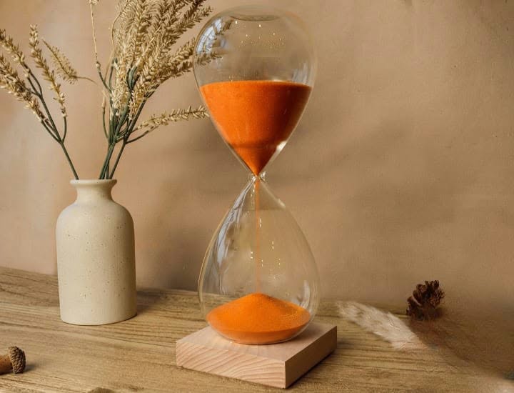 Luxury Black Sand Hourglass | 30-Minute Focus Timer | Wood Base